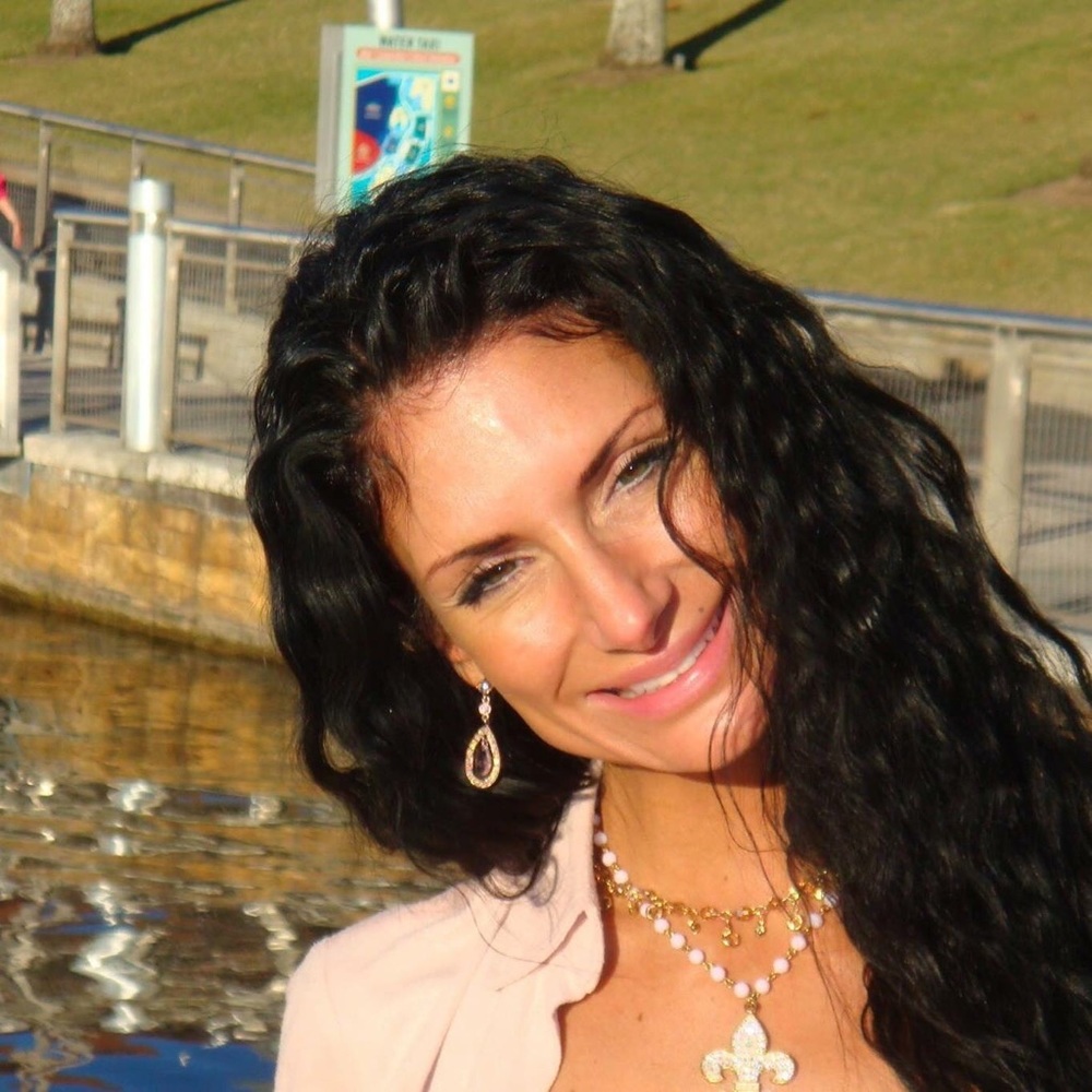 Meet your Posher, Desi